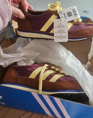 Zapatillas Adidas Marrones y Moradas Nuevas