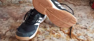 Zapatillas Adidas Negras y Blancas