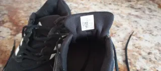 Zapatillas Adidas Negras y Blancas