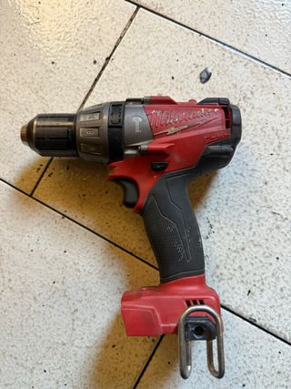 Taladro percutor Milwaukee M18 CPD