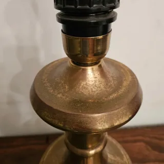 Preciosa lámpara de mesa vintage - metal dorado.