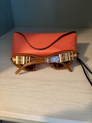 Gafas de sol Loewe marrones y doradas