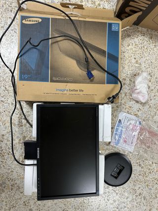 Samsung SyncMaster 923W Monitor 19