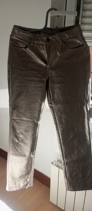Pantalón efecto piel,color bronce bronce