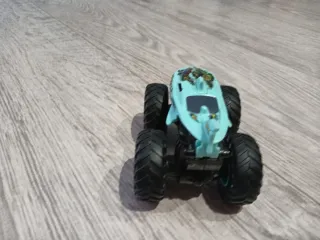 Coche Hot Wheels Tiburón Monster Truck