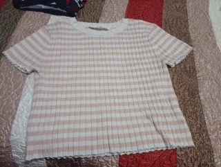 Lote de ropa de mujer de varias marcas.