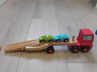 Camión Transportador Madera Animales y Coches