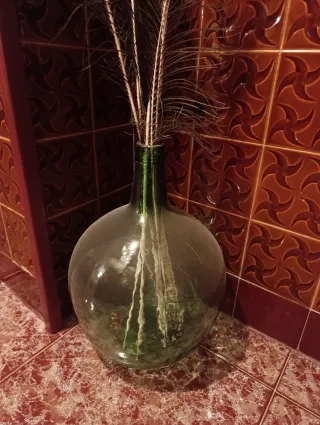 Botella de vidrio antigua grande