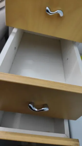 Cajonera de madera y metal