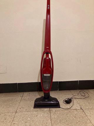 Aspiradora escoba AEG