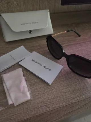 Gafas de sol Michael Kors negras