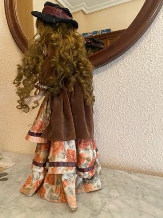 Muñeca de porcelana antigua