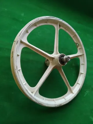 Llanta bicicleta BH 5 radios (años 80). 14"