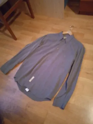 Camisa gris de manga larga para hombre