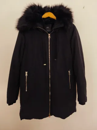 Parka Zara Negra con Capucha y Cremallera
