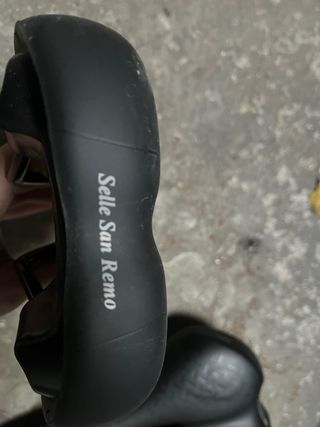 Sillín de bicicleta negro