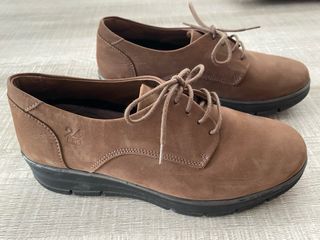 Zapatos de vestir con cordones marrones mujer
