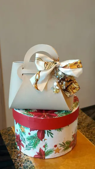 Mini Borsetta Beige con Portachiavi/Ciondolo