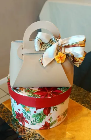 Mini Borsetta Beige con Portachiavi/Ciondolo