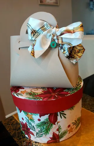 Mini Borsetta Beige con Portachiavi/Ciondolo