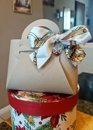 Mini Borsetta Beige con Portachiavi/Ciondolo