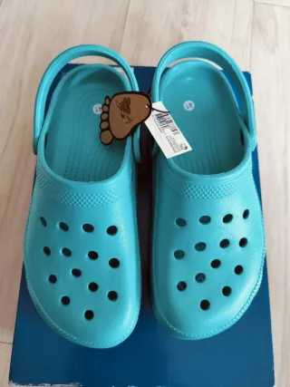 Zuecos tipo crocs
