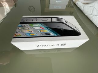 Scatola iPhone 4s con documenti