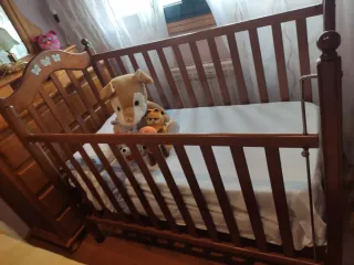 Cuna de bebé de madera