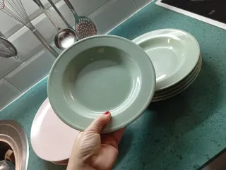 Vajilla cerámica rosa y verde