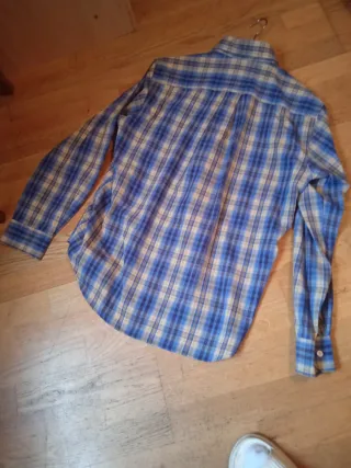 Camisa a cuadros azul y amarilla