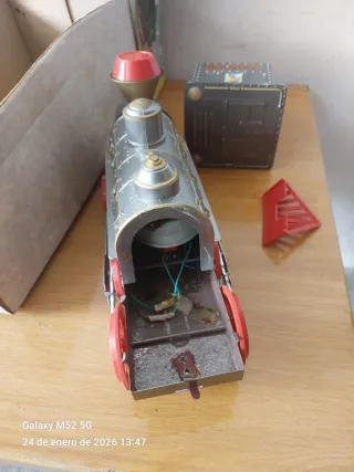 Locomotora Jyesa Antigua a Batería