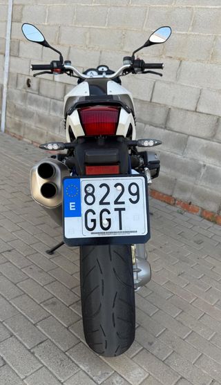 BMW R1200 HP2 Megamoto