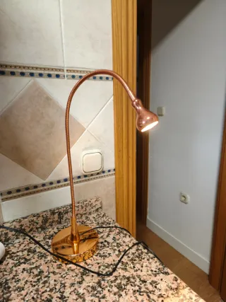 Lámpara flexo dorada metal