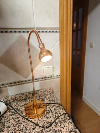 Lámpara flexo dorada metal