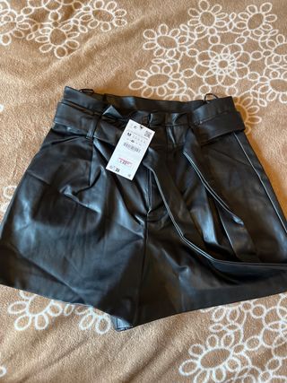 Pantalon corto cuero CON ETIQUETA talla M