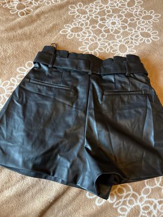 Pantalon corto cuero CON ETIQUETA talla M