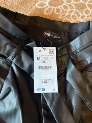 Pantalon corto cuero CON ETIQUETA talla M