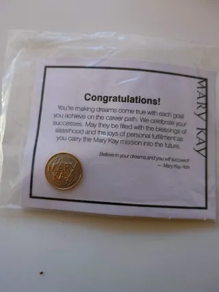 Pin Consultora Mary Kay Dorado