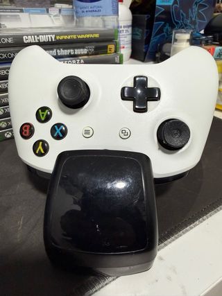 Xbox One S 1TB + 3 mandos + juegos