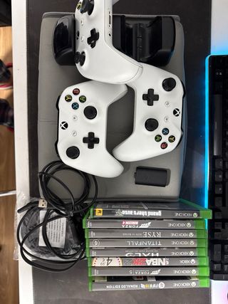Xbox One S 1TB + 3 mandos + juegos