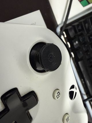 Xbox One S 1TB + 3 mandos + juegos