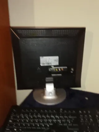 Pantalla Samsung 15 + Teclado y Ratón