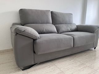 Sofá gris con asientos extraíble de 2 metros