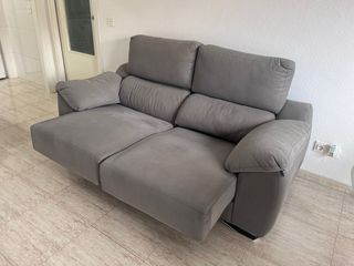 Sofá gris con asientos extraíble de 2 metros