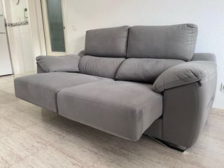 Sofá gris con asientos extraíble de 2 metros