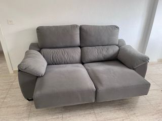 Sofá gris con asientos extraíble de 2 metros