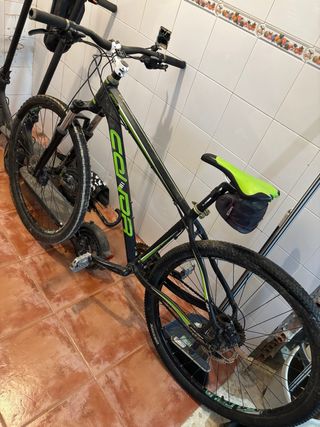Bicicleta de Montaña Negra y Verde