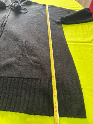 Cardigan in lana con zip e cappuccio