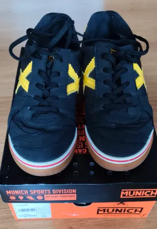 Zapatillas Munich Talla 33 Negras