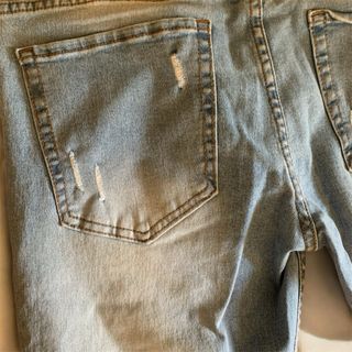 Pantalón vaquero con parches